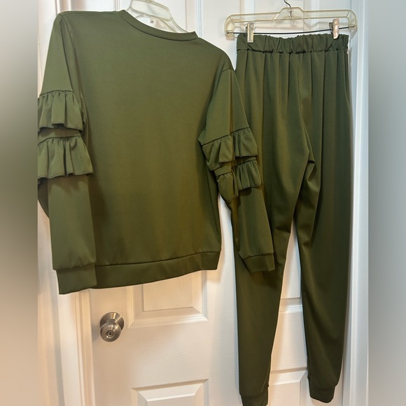 2 Piece Ruffle Jogger Set - Picture 6 of 6